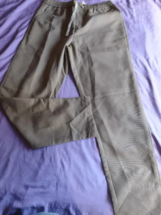 Pantalones beige con cordón