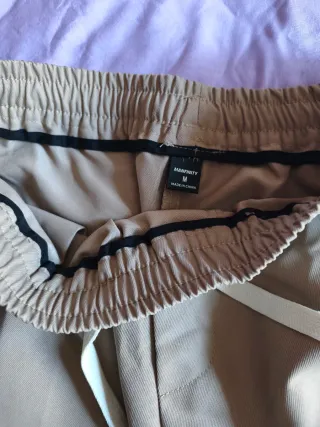 Pantalones beige con cordón