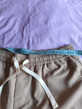 Pantalones beige con cordón