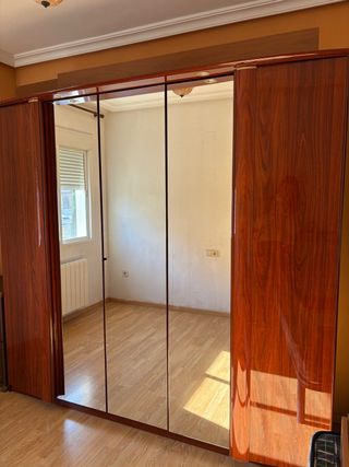 Armario 3 puertas madera con espejo