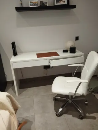 Conjunto Escritorio Blanco y Silla