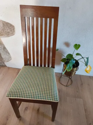 5 sillas de madera maciza para salon/comedor.