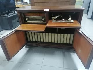 Mueble madera vintage radio y tocadiscos