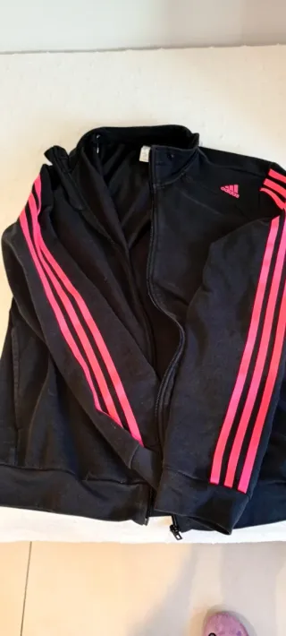 Chaqueta Adidas Negra con Rayas Rosas