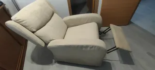 Sofá reclinable de tela beige
