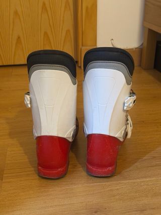 Botas de esquí Atomic rojas y blancas