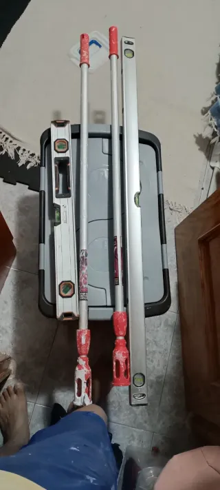 Nivel 2 y palos de pintor