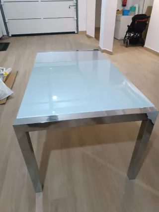 Mesa de salón ampliable cristal y metal
