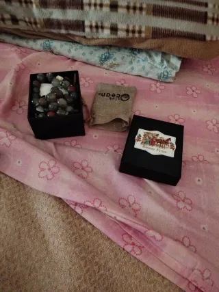 Gioielli in scatola e sacchetto