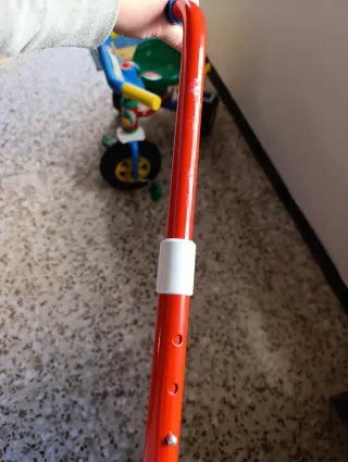 Triciclo infantil con empujador