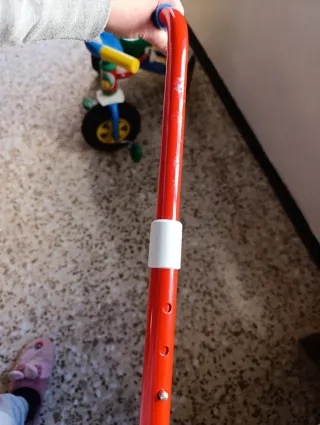 Triciclo infantil con empujador