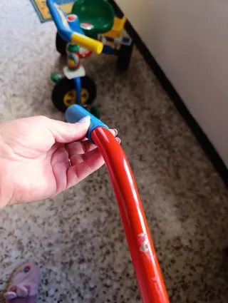 Triciclo infantil con empujador