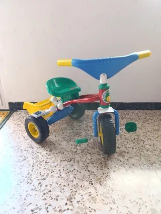 Triciclo infantil con empujador