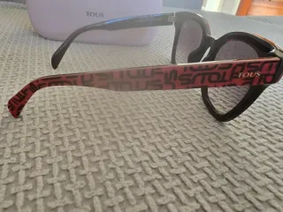 Gafas de sol Tous negras y rojas