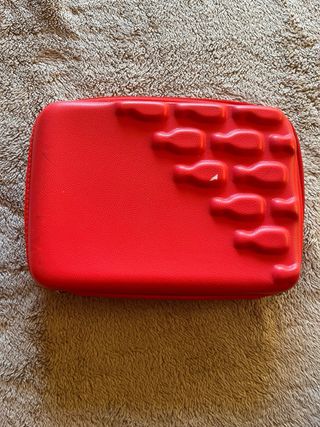 Nintendo Switch con base de carga y funda roja