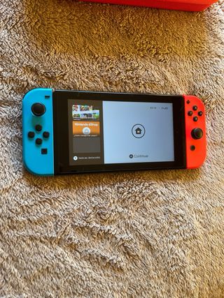 Nintendo Switch con base de carga y funda roja