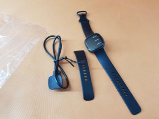 Fitbit Versa 4 Smartwatch Negro