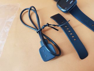 Fitbit Versa 4 Smartwatch Negro