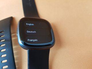 Fitbit Versa 4 Smartwatch Negro