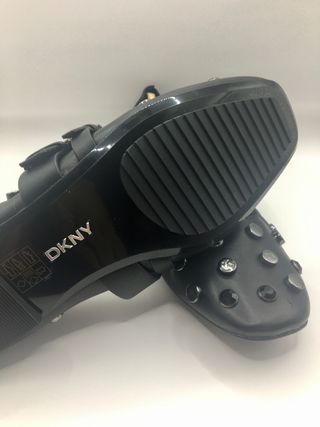 DKNY Bailarinas Piel Negra y Tachuelas Nuevas