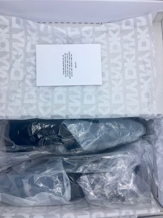 DKNY Bailarinas Piel Negra y Tachuelas Nuevas