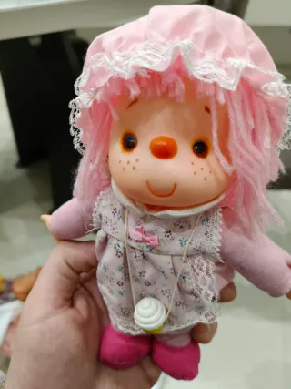 Bambola con vestito floreale e cappellino Spumone