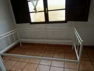 Cama Diván Metálica Blanca Ikea. Buen estado.