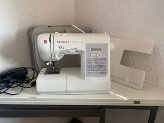 Máquina de Coser Singer 7285Q + Mesa Extensión