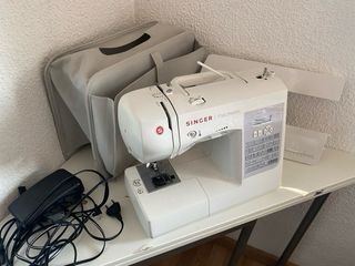 Máquina de Coser Singer 7285Q + Mesa Extensión