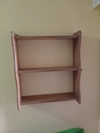 Estantería de madera para colgar