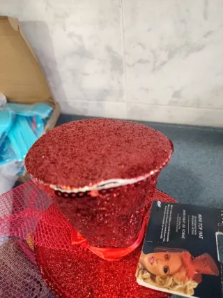Diadema sombrero disfraz lentejuelas roja