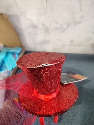 Diadema sombrero disfraz lentejuelas roja