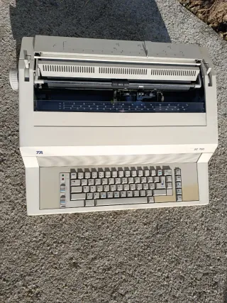 Máquina de escribir TA SE 700