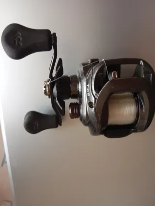 Carrete Daiwa Tatula 100HS L 7.3:1