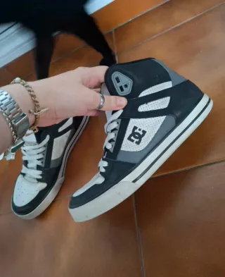 Zapatillas DC Shoes Negras y Blancas