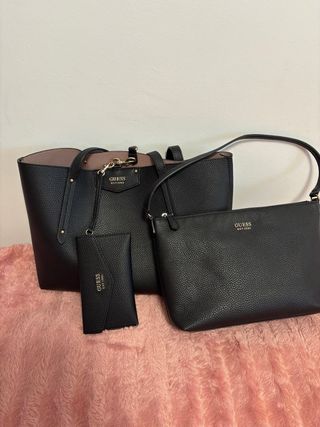 Bolso Guess reversible negro y rosa