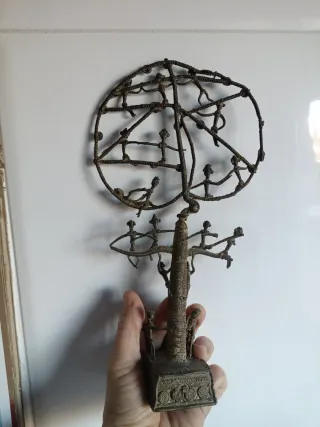 Árbol de la vida metal figuras humanas