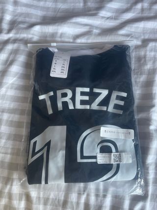 Conjunto Adidas: Pantalón y 2 Camisetas + landyard