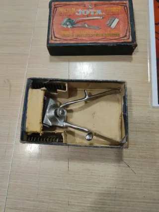Antigua máquina de afeitar JOTA