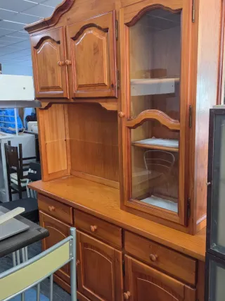 Mesa baja de cristal y madera