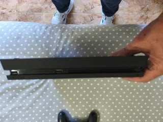 PS4 Slim Negra + 2 Juegos + Mando