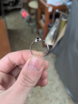 Anillo Oro Blanco Amatista y Brillantes