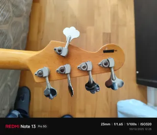 Bajo Fender Roscoe Beck 1996. De la firma