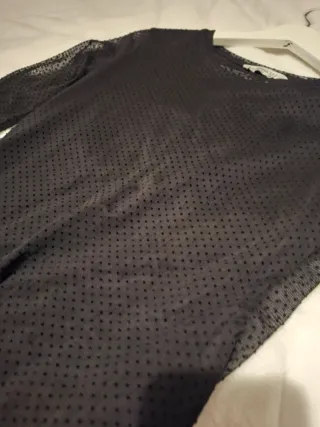 Vestido negro Stradivarius manga transparente