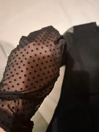 Vestido negro Stradivarius manga transparente