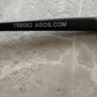 Occhiali da sole neri e oro