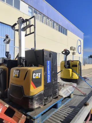 Transpaleta frutera Eléctrica Hyster y Cat