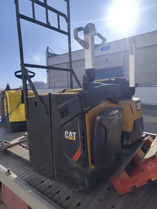 Transpaleta frutera Eléctrica Hyster y Cat