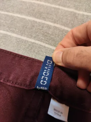 Pantalones H&M granate ajustados talla 30