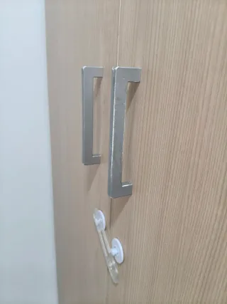 Armario escobero alto multiusos (208 cm)